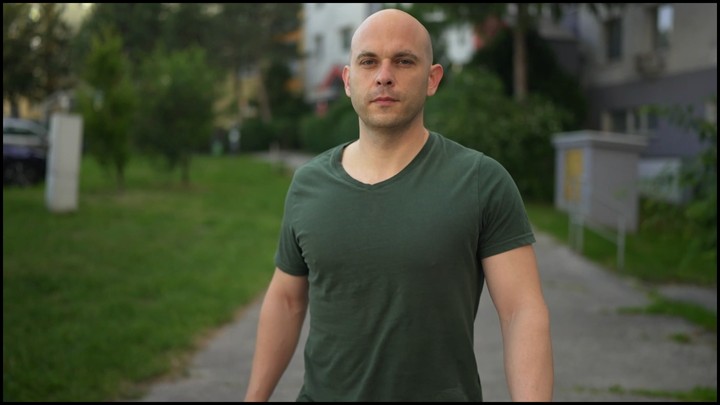 Bez servítky, Tomáš